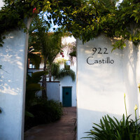 Outside shot of the entryway to 922 Castillo