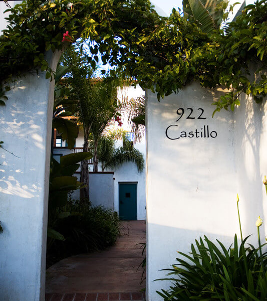 Outside shot of the entryway to 922 Castillo