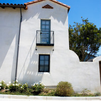 Outside view of a Voluntario building with two windows