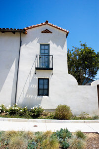 Outside view of a Voluntario building with two windows